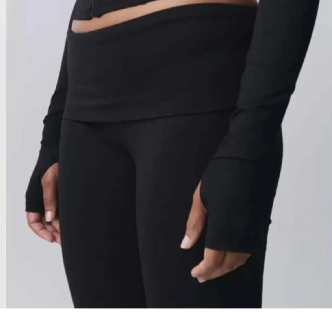 Svarta byxor med bootcut - 1