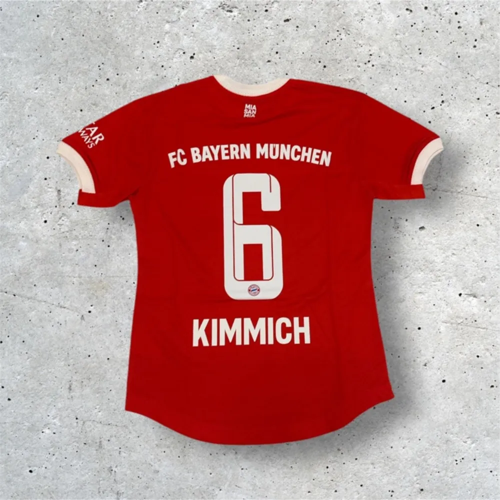Bayern Munich Kimmich Tröja | Storlek S | Skick 10/10 | Nypris 1000kr | Hör av er för mer information/bilder!. T-paidat.