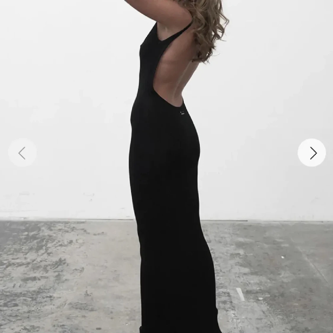 Svart långklänning från A DSGN