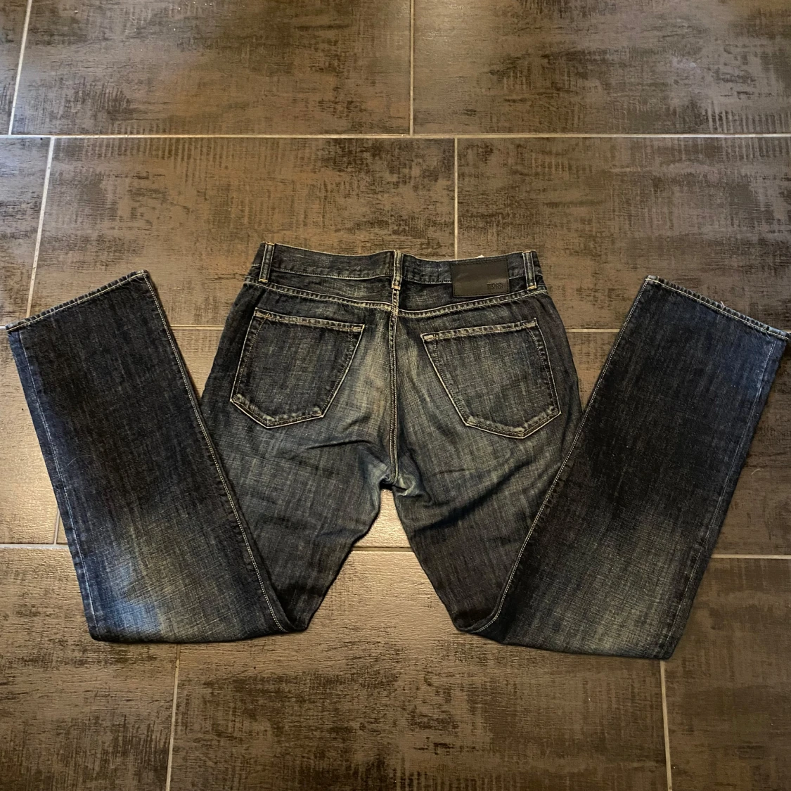 Mörkblå jeans från Hugo Boss
