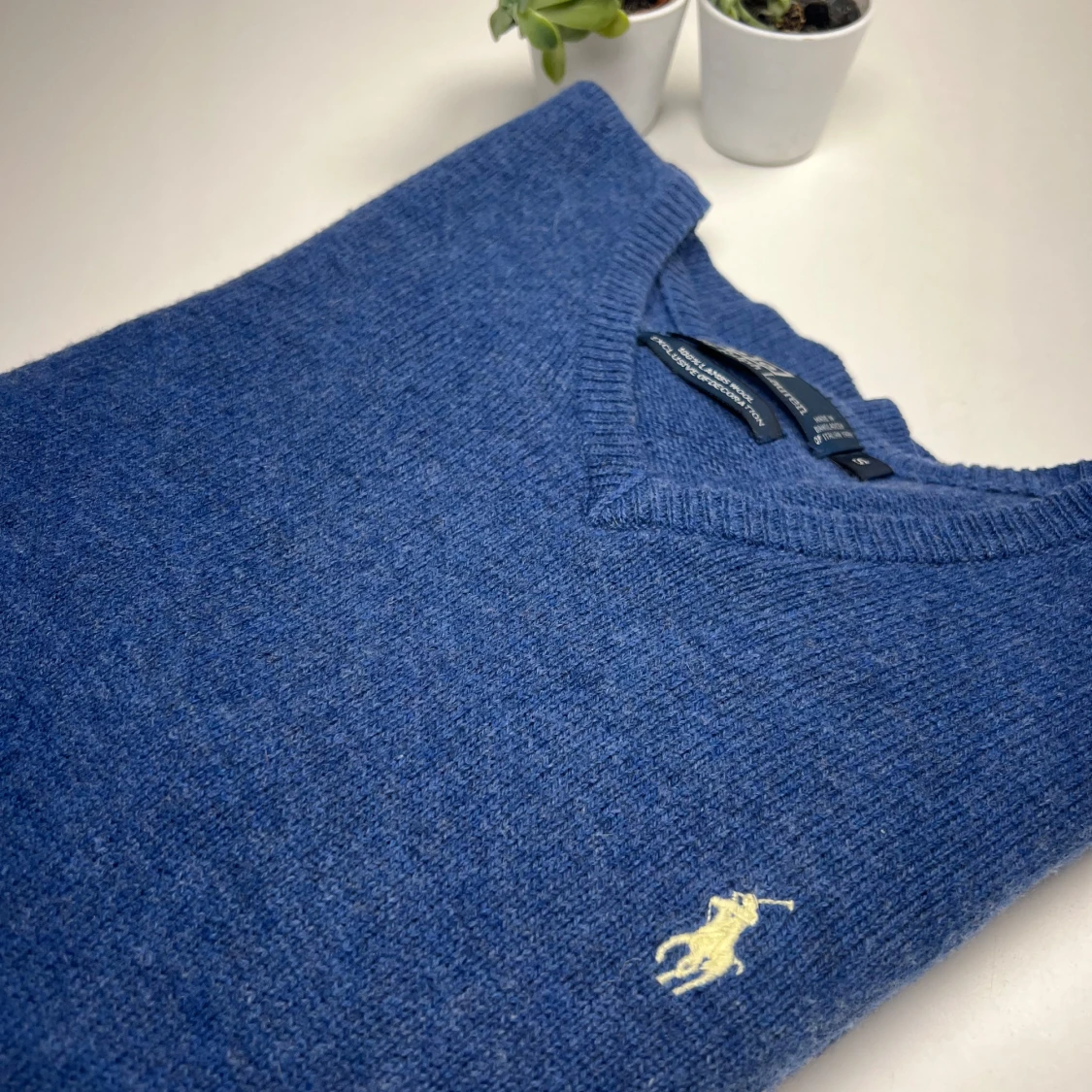 Blå v-ringad tröja från Polo Ralph Lauren - 1