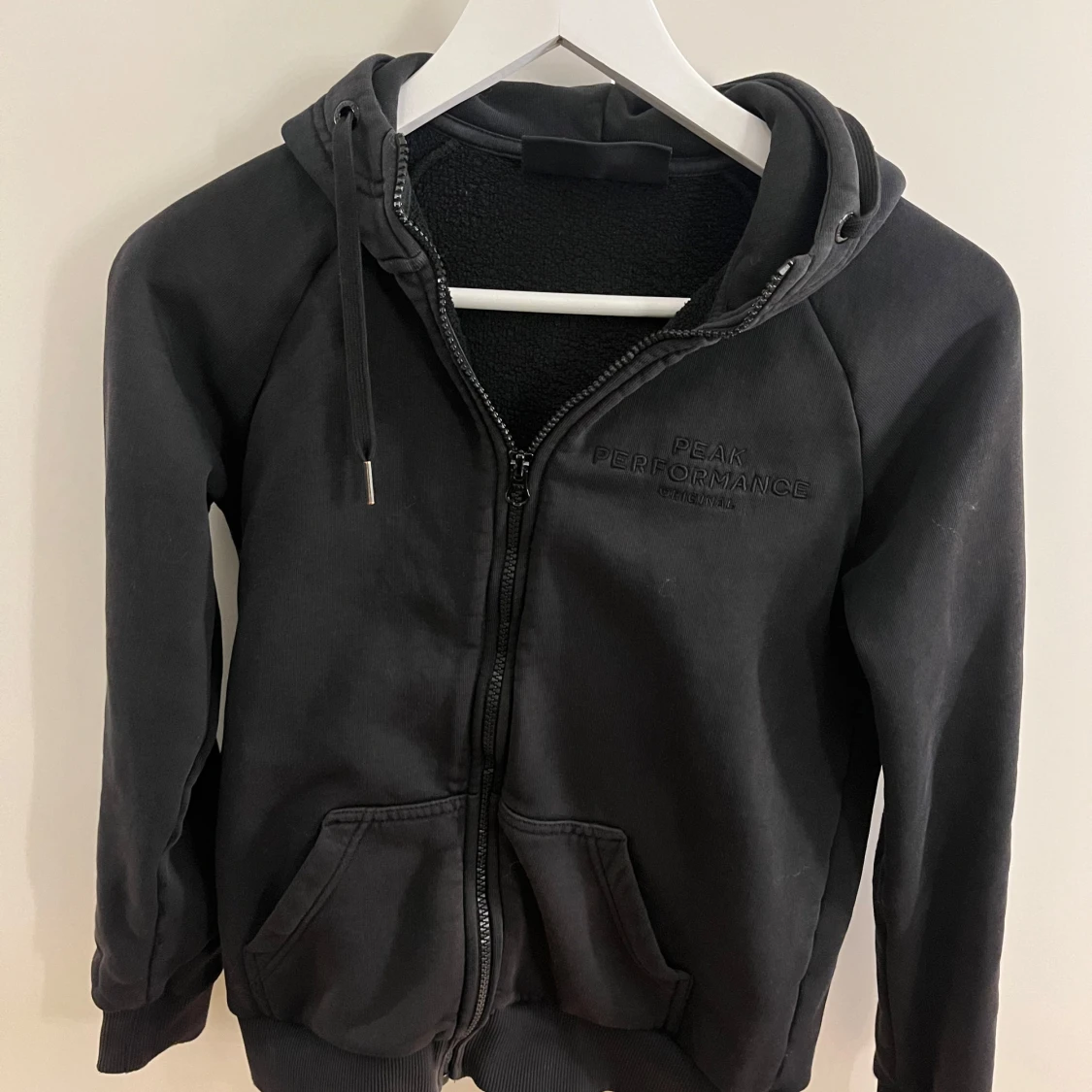 Svart hoodie från Peak Performance - 2