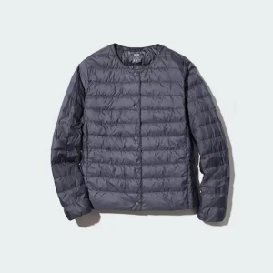 Mörkgrå dunjacka från Uniqlo - Säljer min dunjacka från uniqlo som är perfekt nu inför våren! Skriv om ni vill ha egna bilder me jackan på eller har några andra frågor!💓