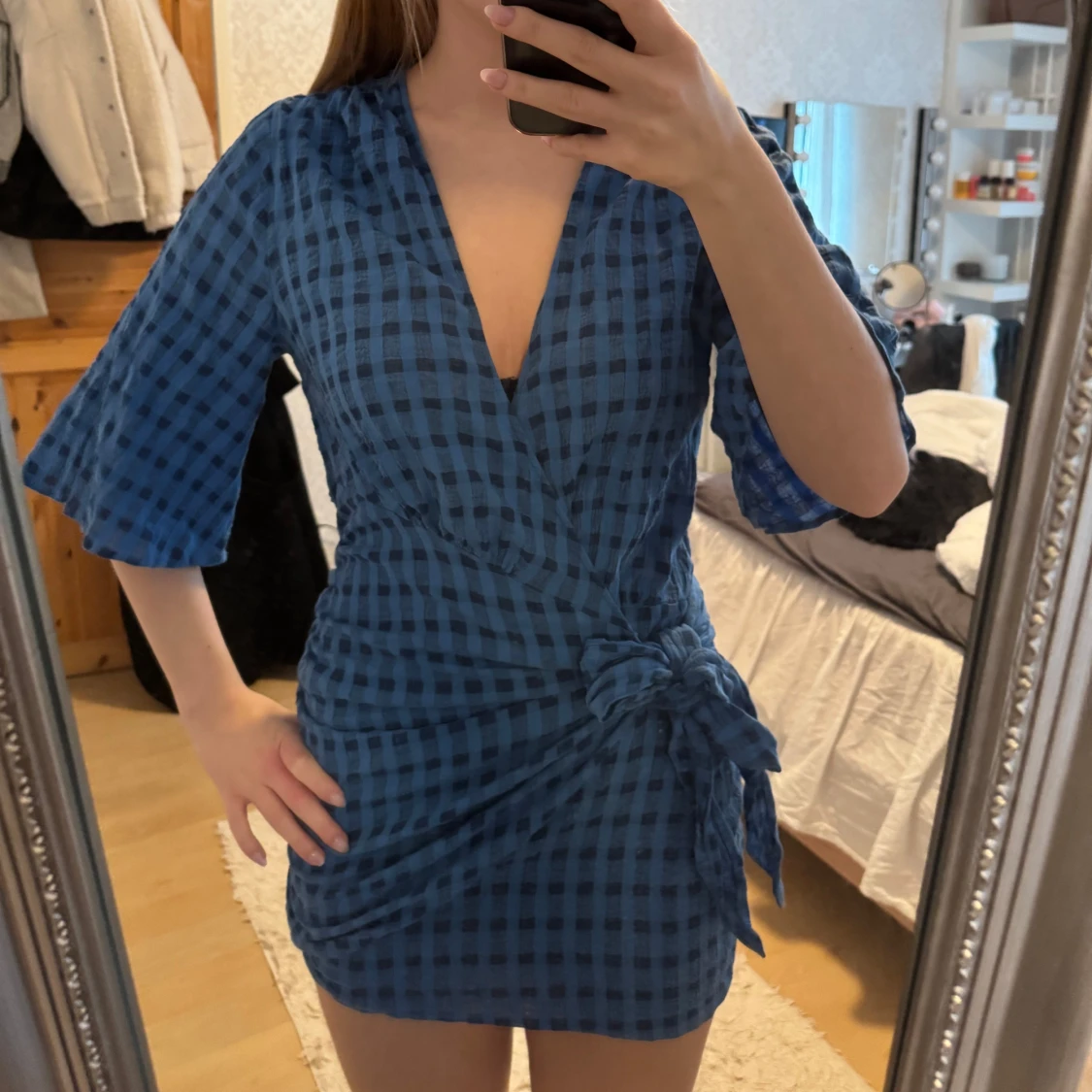 Blå rutig omlottklänning - 1