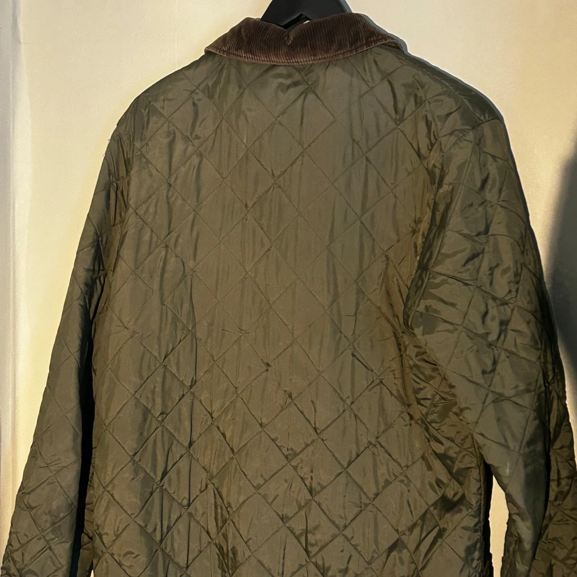 Olivgrön quiltad lång jacka från Barbour - 2