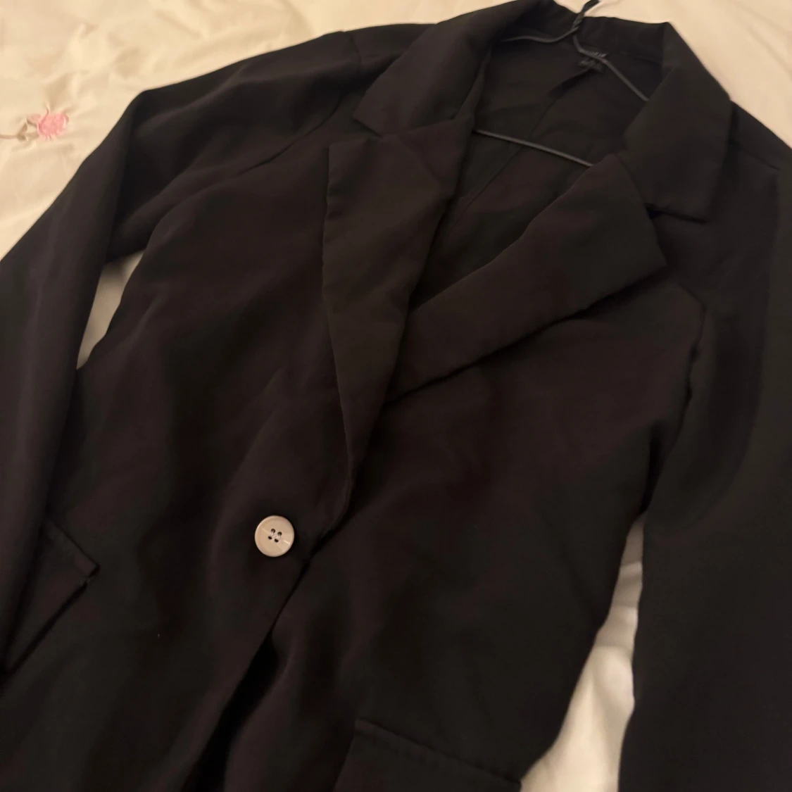 Svart kavaj med knapp - 1
