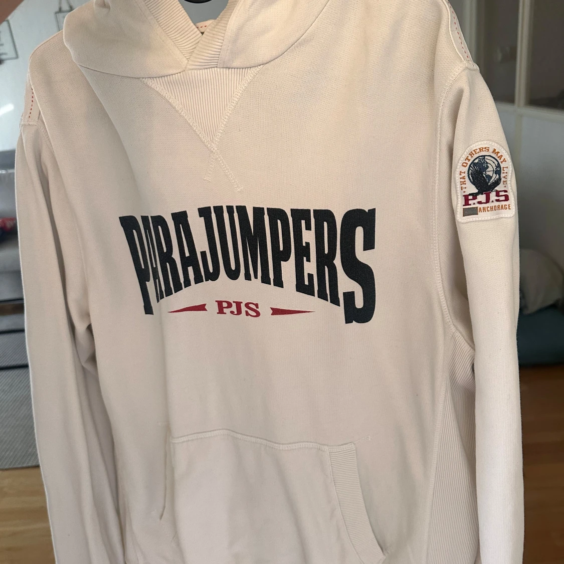 Vit hoodie från Parajumpers - 4