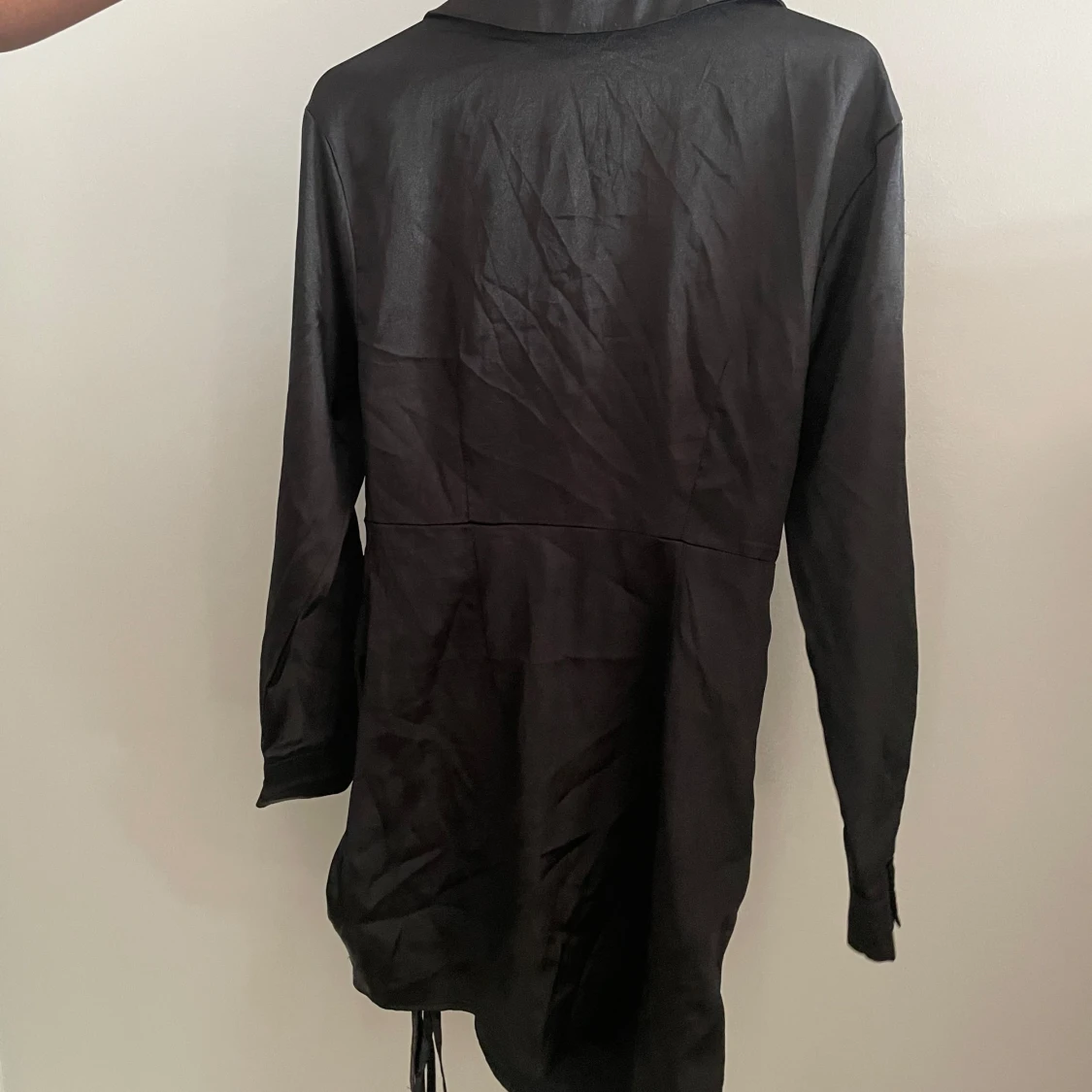 Svart långärmad klänning - 1