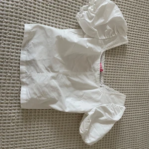 Topp - Använd en gång, så den är i nyskick! 