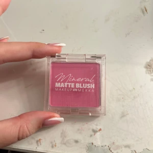 blush  - säljer denna blush från makeupmekka 