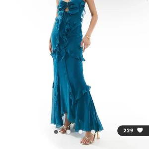 Långklänning  - Säljer min långklänning/balklänning. Den är köpt på asos för ca 600kr och har använts en kväll bara.  Storlek 44