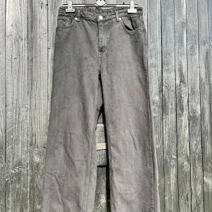 Monki jeans  - Monki jeans size 30/M. They are black but looks grey in the pictures because of the sunlight. 100% cotton. Straight legs 