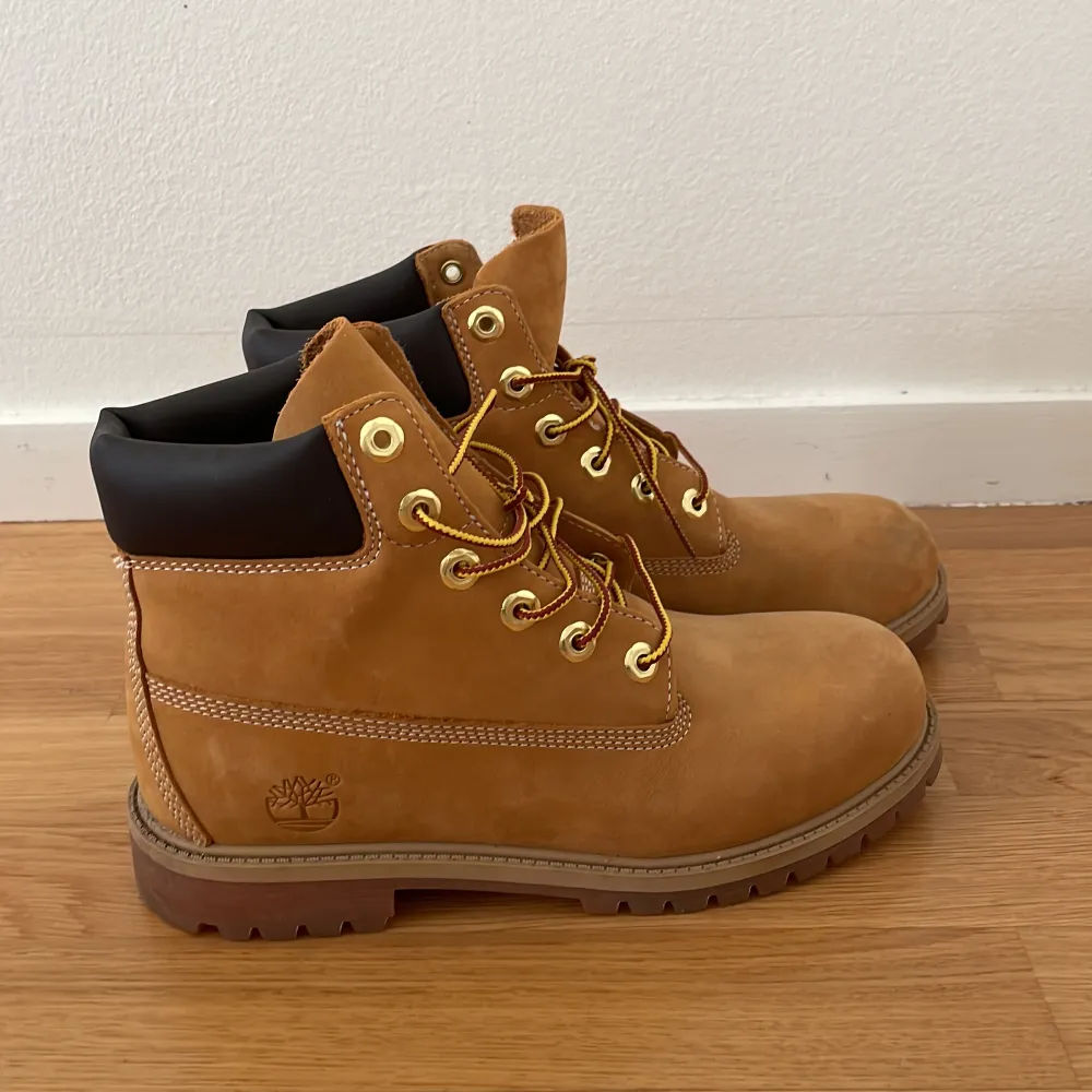 Ett par Timberland skor perfekt för vintern, storlek 40, skick 9/10, pris kan diskuteras . Skor.