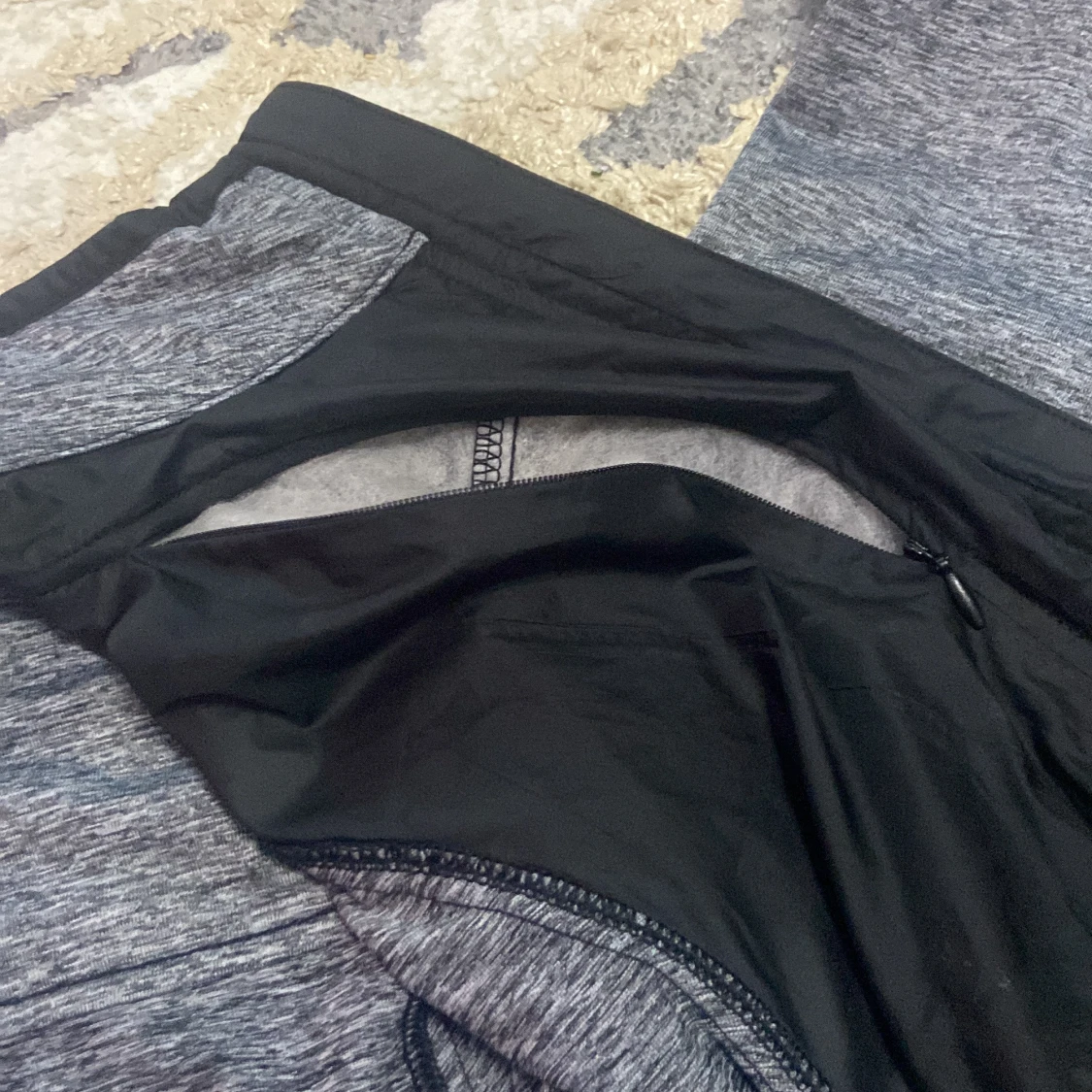 Grå och svart jacka från Cutter & Buck - 92