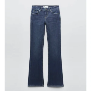 Zara jeans  - Säljer mina snygga zara jeans!! Lågmidjade och i nyskick💕