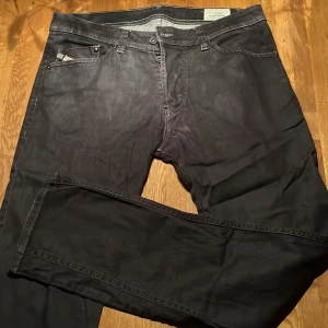 Diesel jeans - Feta diesel darron i regular fit. Bra skick till billigt pris! Skicka pm vid fler frågor!