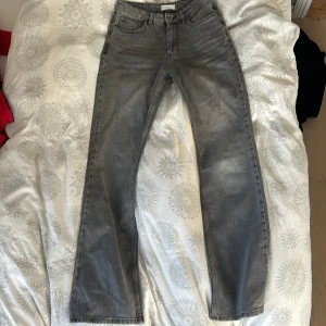 Flare jeans  - Flare jeans från gina  Helt nya och aldrig använda då de är för små
