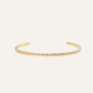 Mockberg Fancy Bangle Medium - Plätering: 18K guld PVD-plätering  Säljer mitt fina oanvända armband från märket Mockberg! Med 18k guld Pdv-plätering så kan man bada, duscha träna etc då det är vattentåligt!