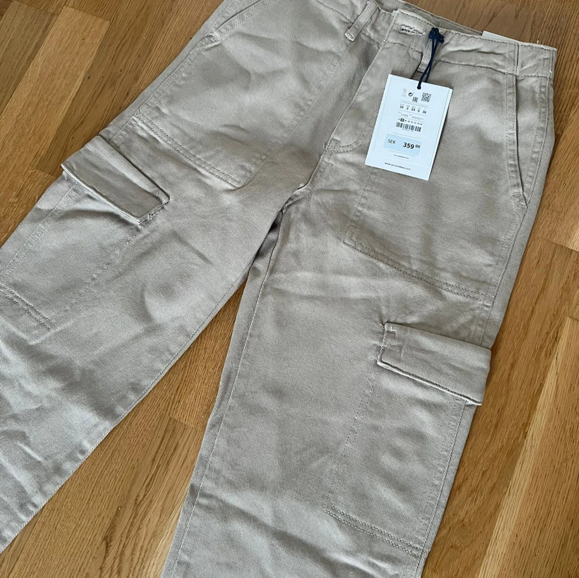 Helt oanvända Cargobyxor.  - 90