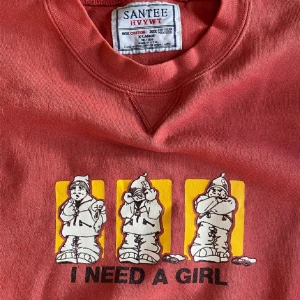 Vintage crewneck  - asfet vintage crewneck i toppskick!  storlek xl men passar mer L pris ej hugget i sten!