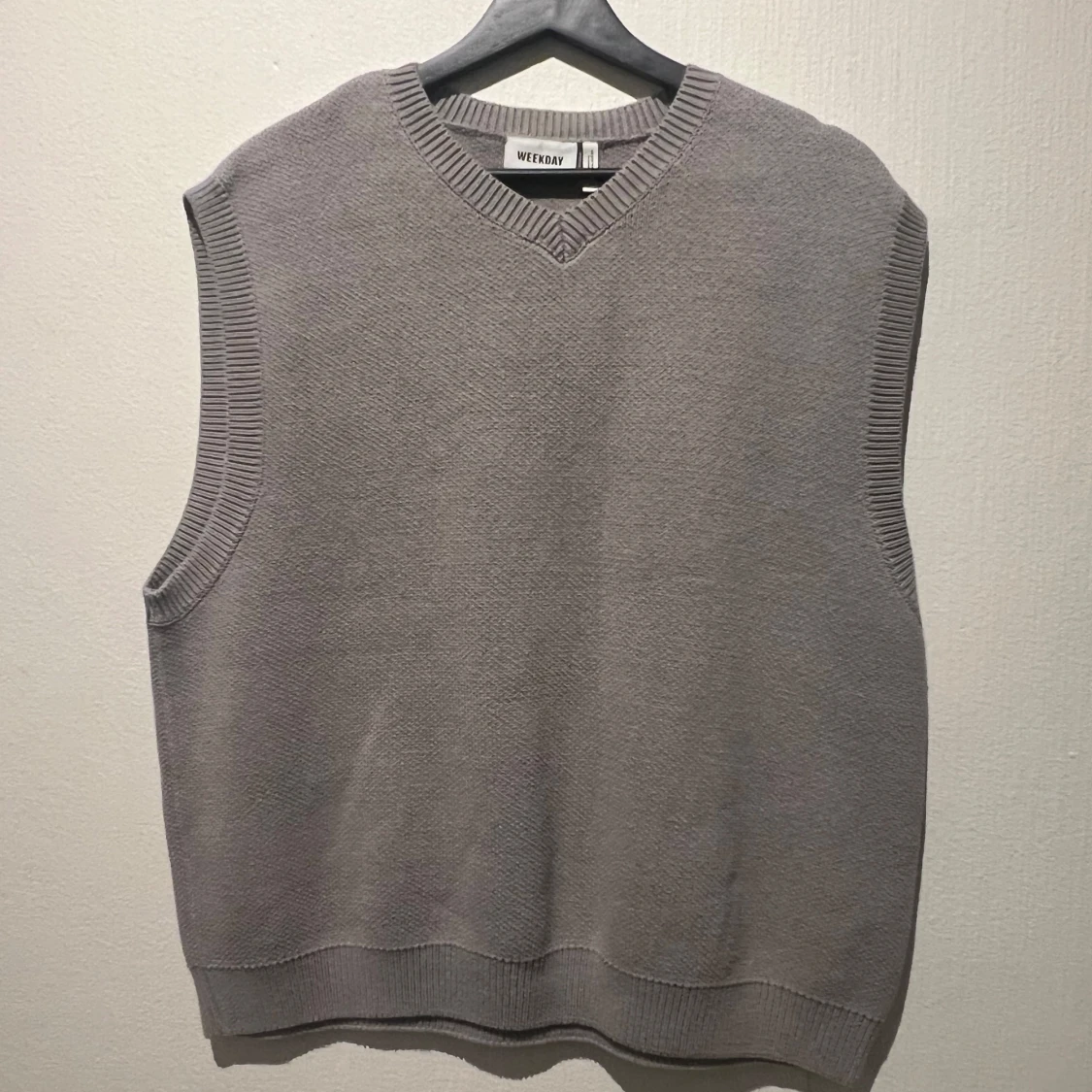 Weekday ärmlös stickad 