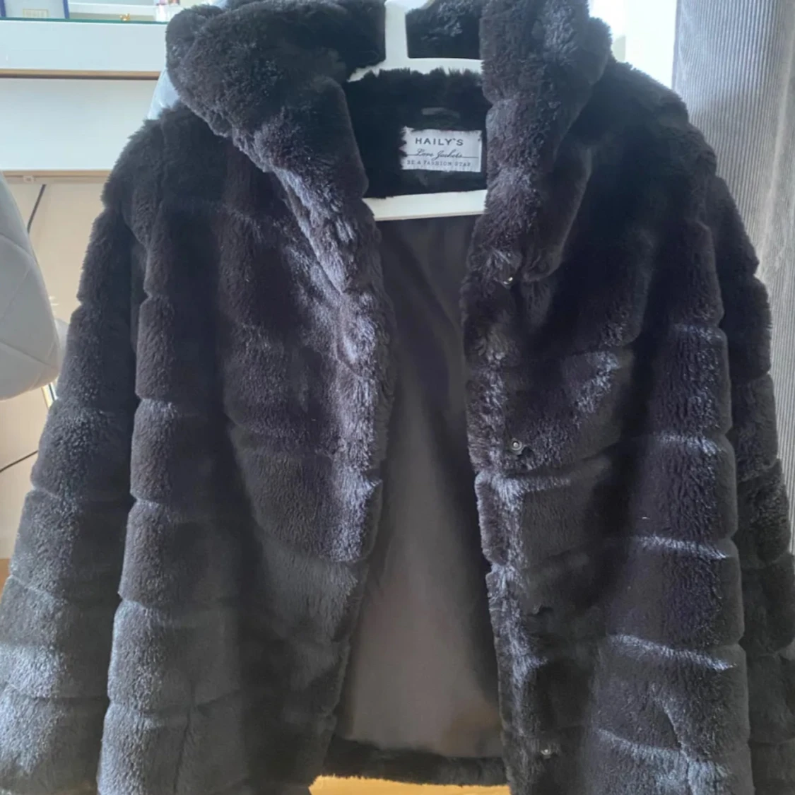 En jättegosig pälsjacka nu inför vintern/hösten - 92