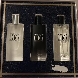 Armani acqua di gio 3x 15ml - Hej! Nu säljer jag mina acqua du gio parfymer på grund av att jag har tröttnat på dem. Varje flaska innehåller runt 15ml parfym och det finns tre flaskor. Hör av dig vid minsta fundering!
