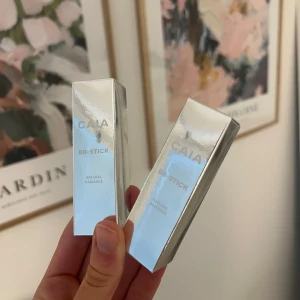 CAIA BB-stick - Caia bb-stick i 40C (20C såld!). Helt oöppnad 🤎✨ Passar jättebra att använda som foundation och countour stick. Nypris 295kr/st. .
