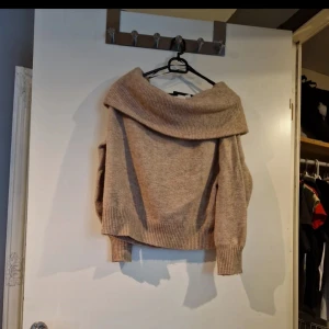 Stickad tröja  - Fint skick. 