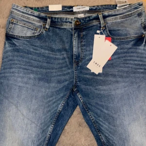 Jeans  - Jeans från SMOG helt oanvända med prislapp , jätte snygga