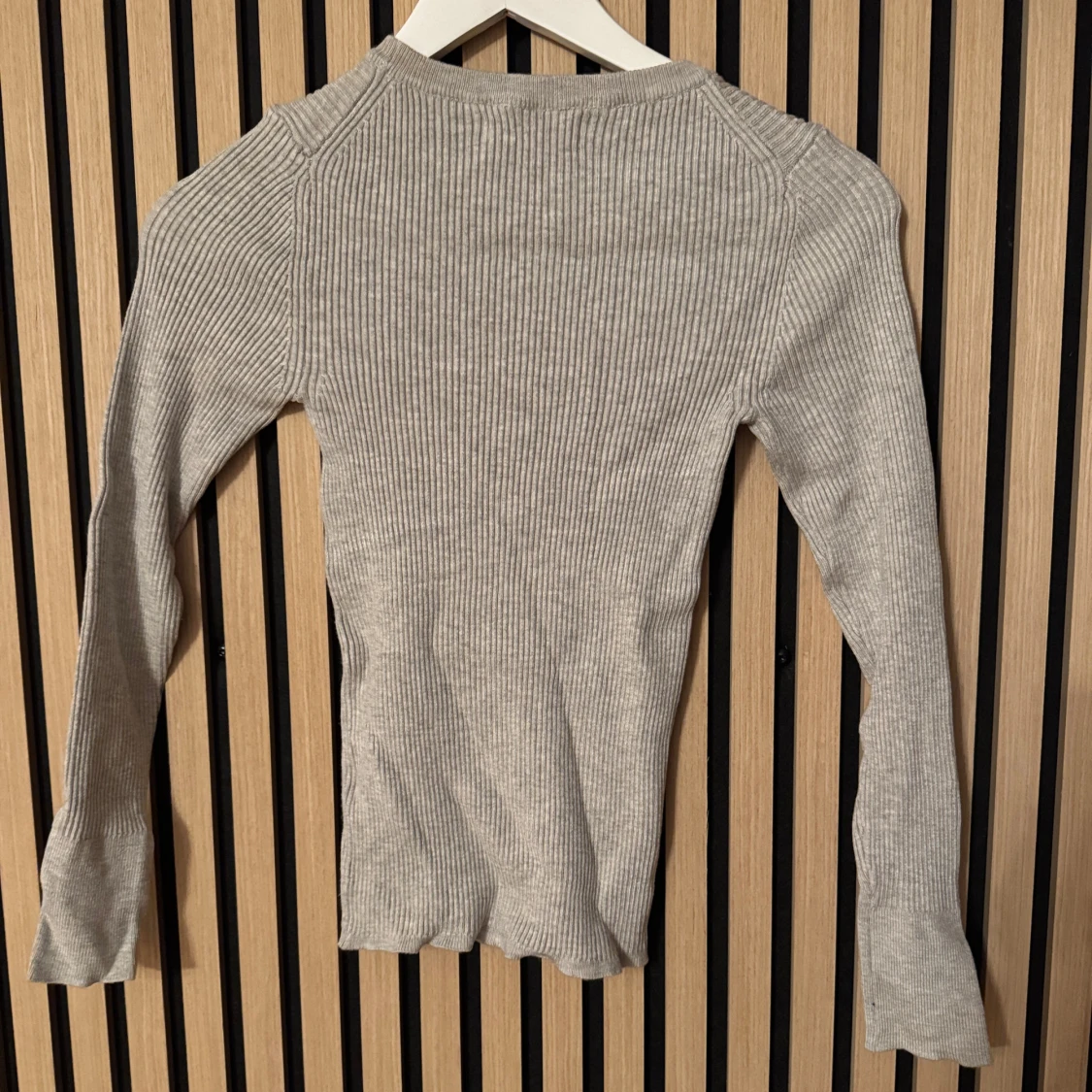 Grå tröja - 90