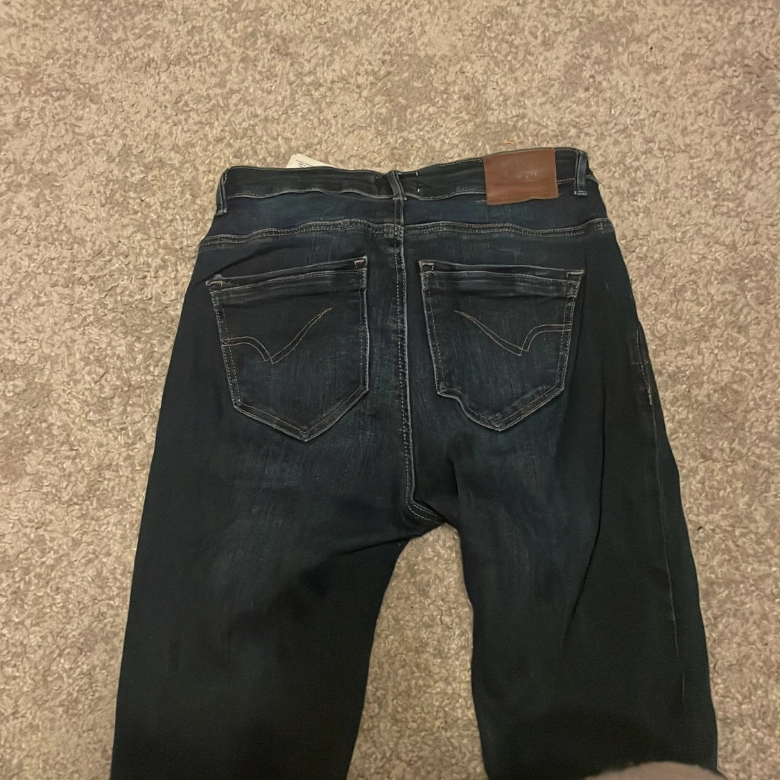 Mörkblåa jeans - 90