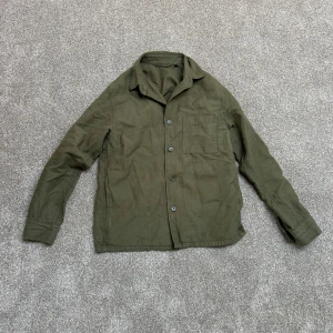 Uniqlo tröja - Säljer denna uniqlo tröjan. Skick 8,5/10, storlek XS. Köp för endast 349. Hör av dig vid frågor eller funderingar!