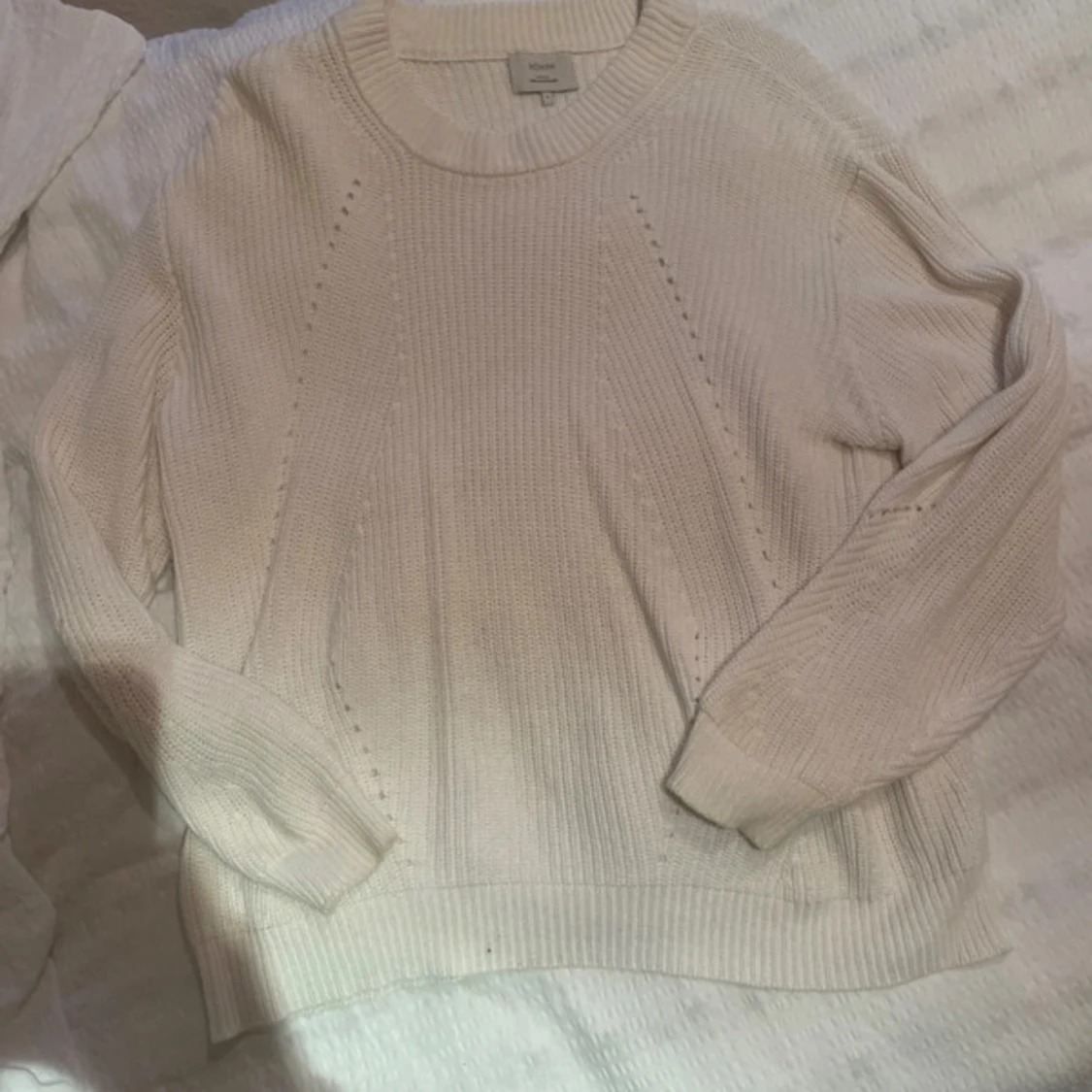 Vit stickad tröja från Nümph