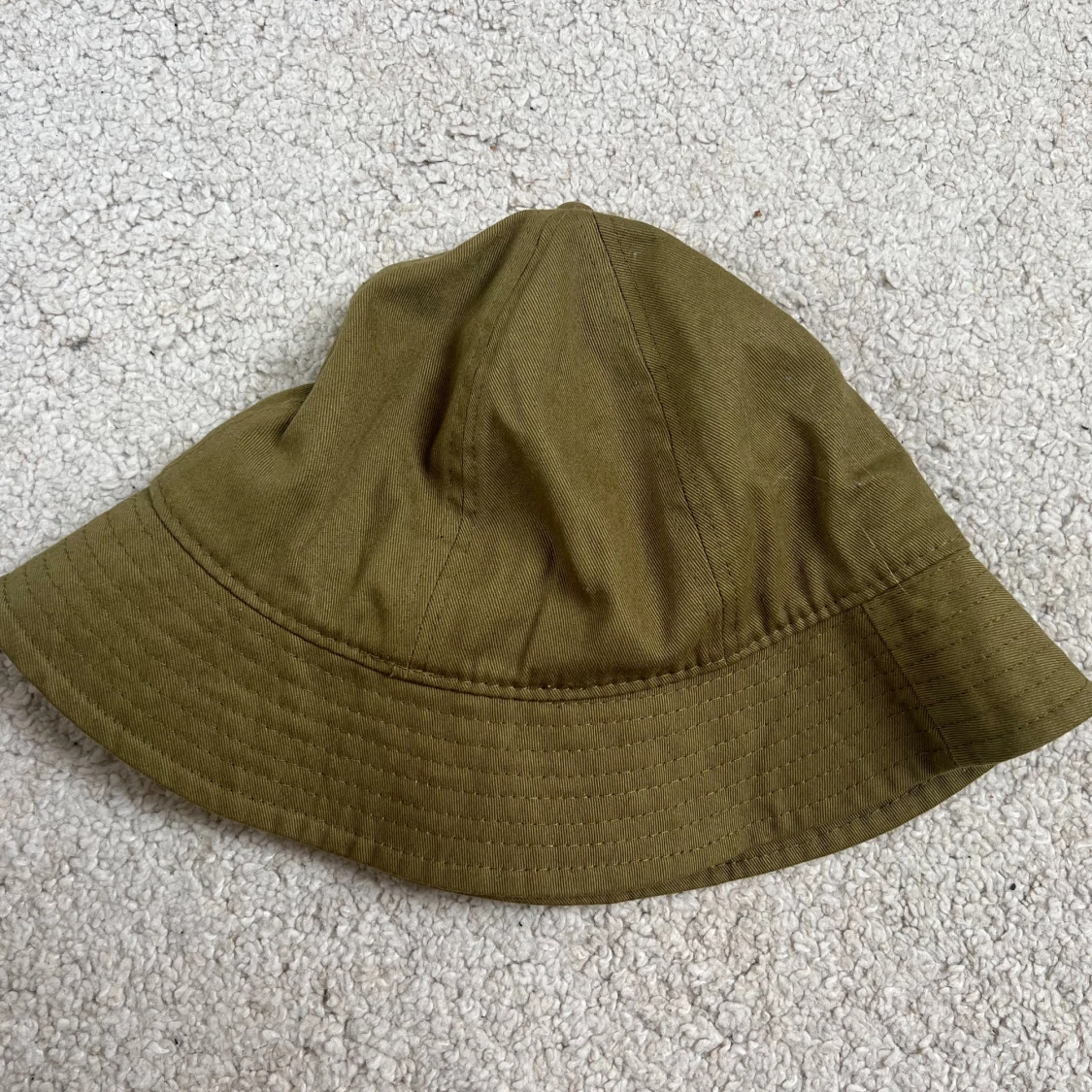 Weekday Grön Bucket hat