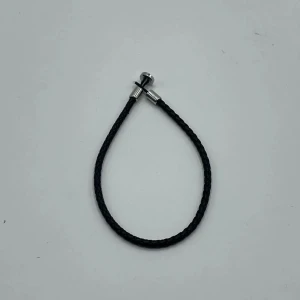 Oliver kabbel armband - Oliver kabbbel armband. Köpt i butik. Vid snabb affär sänker jag priset!