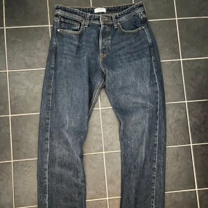 Jack & Jones jeans - Säljer mina oanvända jeans som är från Jack & Jones. De är i storlek 34, och de är kanske pysiga. Nypris: 600kr mitt pris 350kr