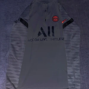 Psg nike tröja - Psg tröja storlek S, passar Xs också