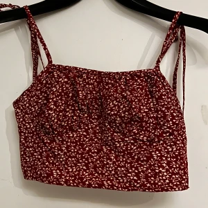 Fint rött sett - Fint rött sett i storlek S, använd två gånger. Superfint skick