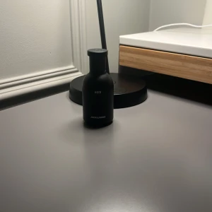 Jack&Jones #03 parfym - Det är en Jack and Jones parfym och är en 75ml flaska och skulle påstå att det kanske är runt 70 ml kvar.   Den är en lite mera vinter och höst parfym.