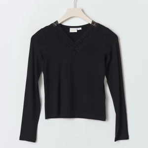 Tröja  - Långärmad från Gina med spets (Mörk blå)råka köpa två lika dana💗 Köpt för 199,95kr💗