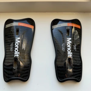 Monolit benskydd  - Säljer dessa monolit beskydd som knappt är använda de är i den lilla modellen