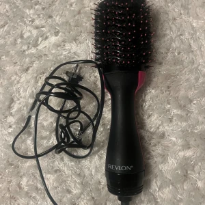 Revlon värmeborste - Bra skick, allt fungerar som de ska😊