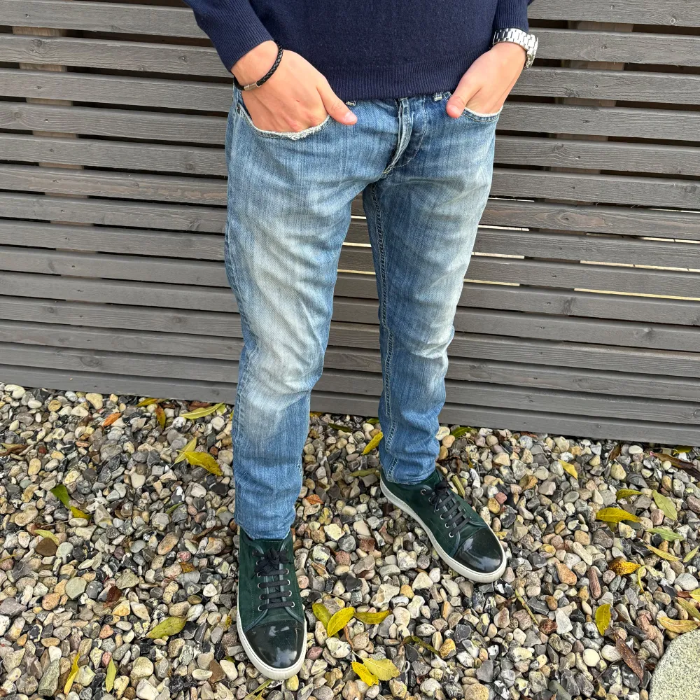 Dondup George Jeans | Bra skick | Sitter stora | Modellen är 185cm och väger 65kg | INGA BYTEN. Jeans & Byxor.