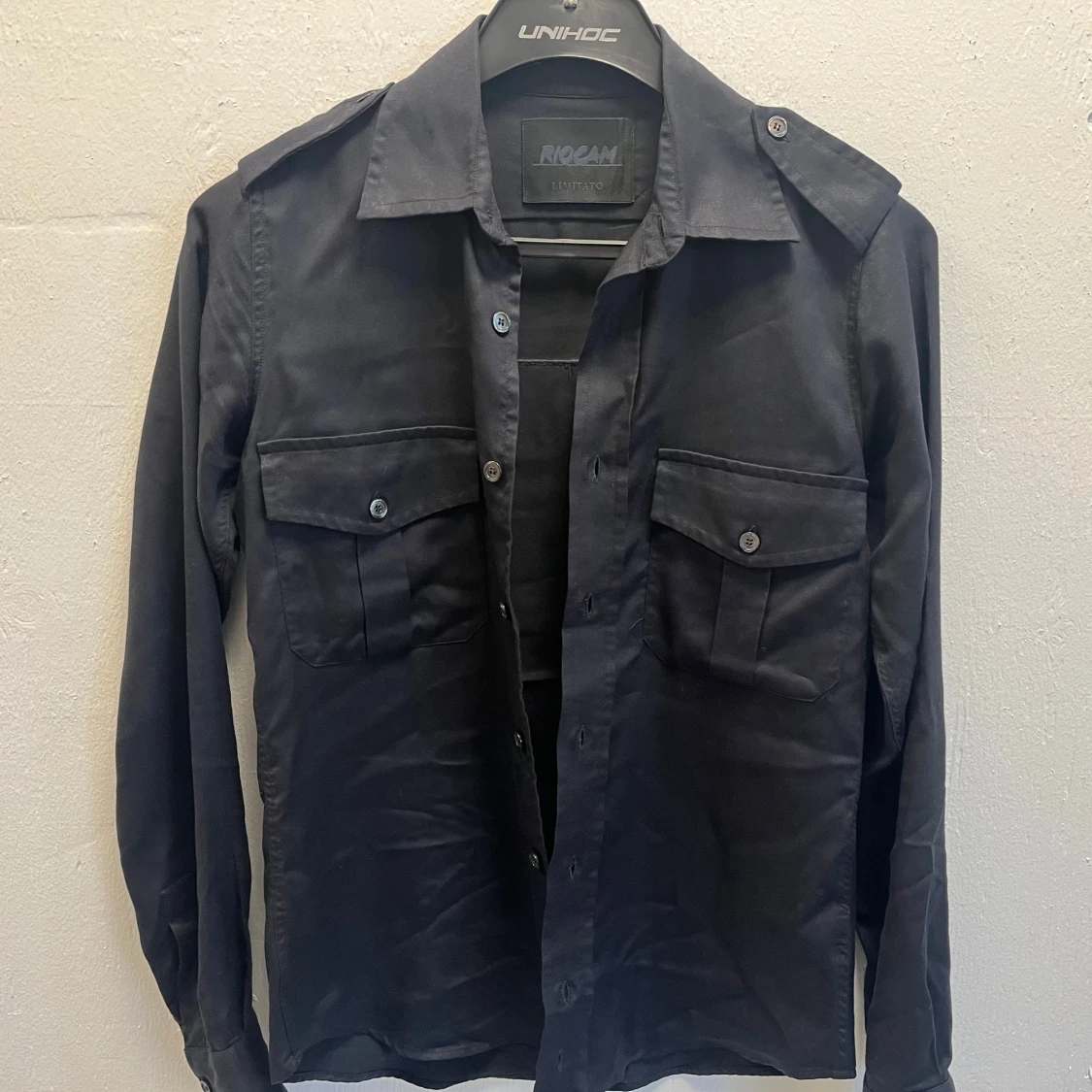 Svart LIMITATO Skjorta säljs ej längre