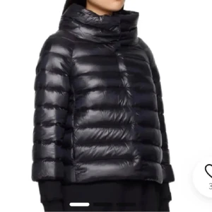 Herno jacka!! - Svart herno jacka!! Den är i bra skick❤️❤️ Priset kan diskuteras!!