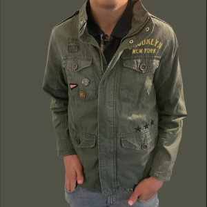 Feild jacka  - Säljer denna riktigt snygga jackan. Vid frågor och funderingar skriv 