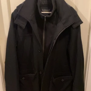 Redwood rock - Säljer en fet redwood rock från kappahl! Perfekt, snygg och varm inför vintern! Skriv PM för fler frågor!