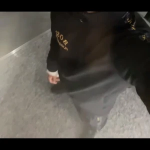 Hugo boss dress - Säljer nu min Hugo boss dress för ganska skönt pris och för den inte kommer till andvändning längre, går även att köpa separat byxor eller tröjan!