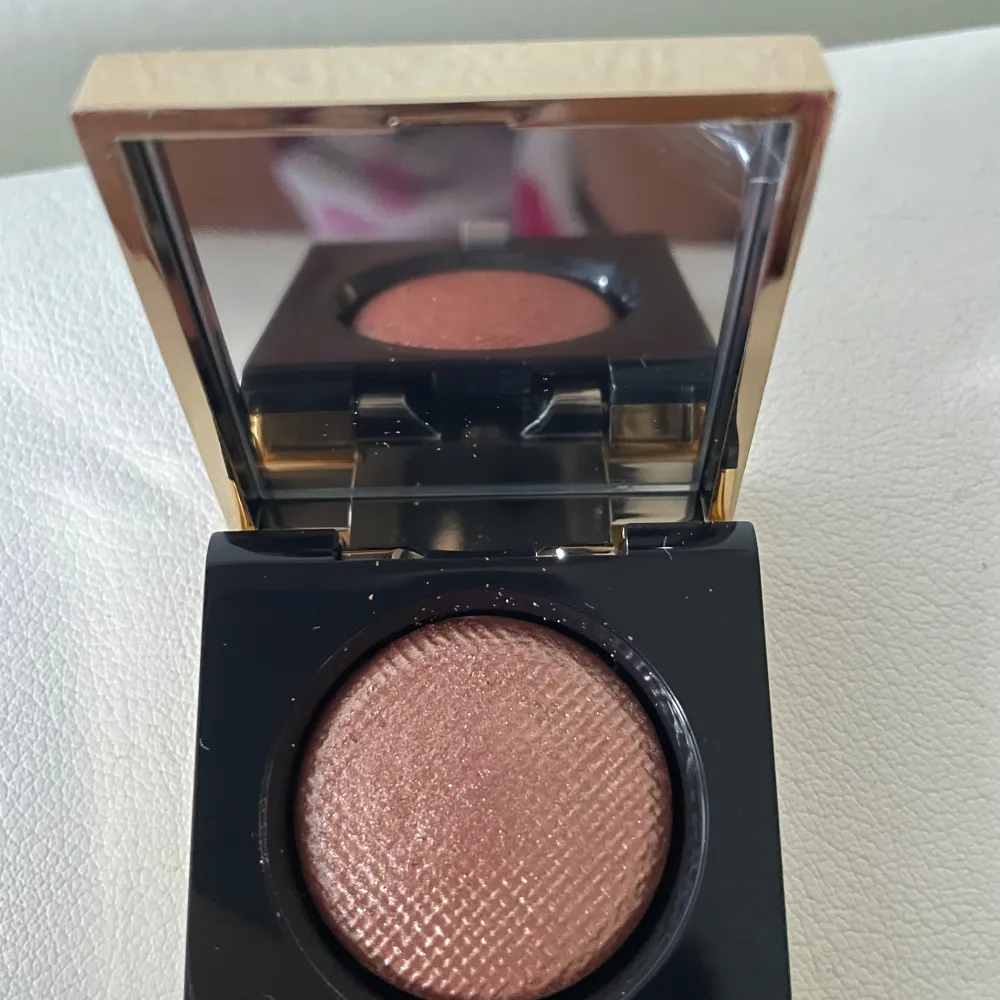 Ögonskugga från Bobbi Brown i nyansen ’Melting Point’ - Har endast testad en gång. Går ej ner i pris. Skönhet.